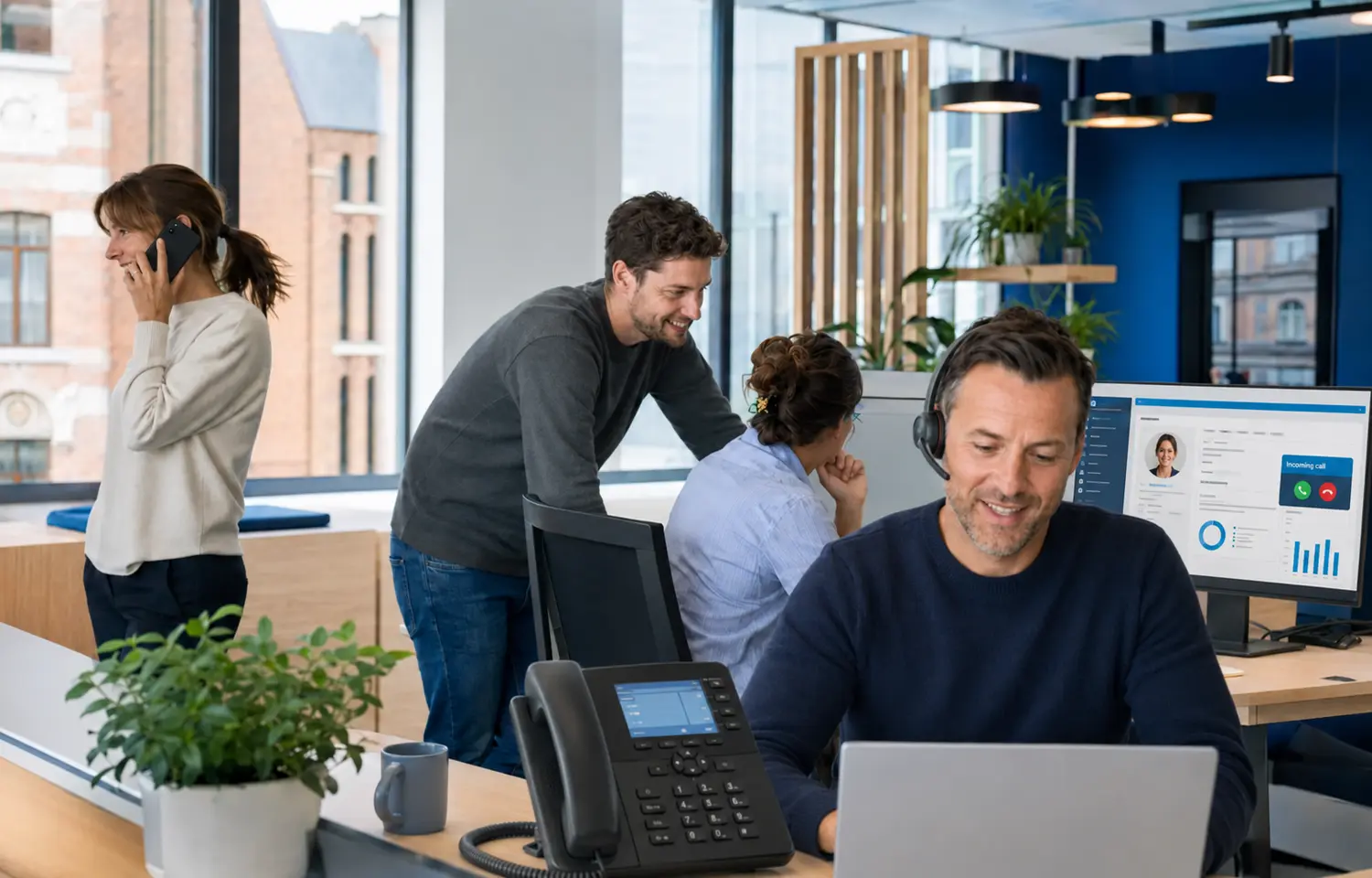 Vlaams kantoorteam met professionele telefonie en digitale werkplekken